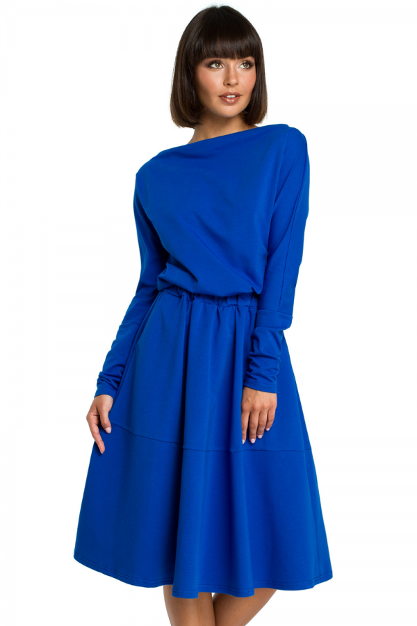Rozkloszowana sukienka dresowa z gumką w pasie i kieszeniami niebieska S