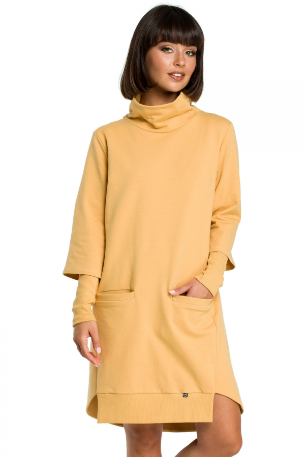 Trapezowa sukienka dresowa z golfem i długim rękawem żółta M