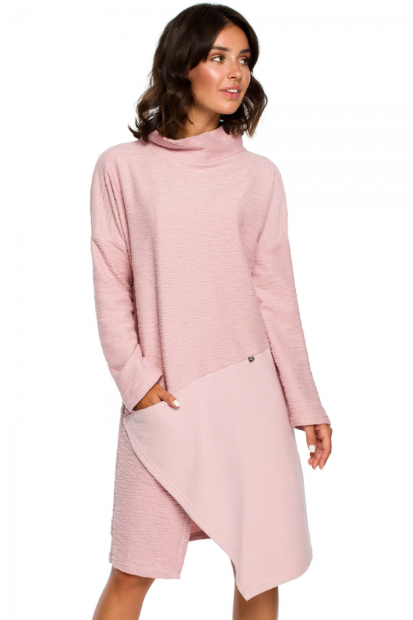 Dzianinowa sukienka oversize trapezowa z asymetrycznym dołem różowa XXL/3XL