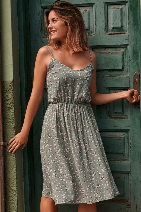 Sukienka w kwiaty na lato na ramiączkach i z gumką w pasie zielona XXL