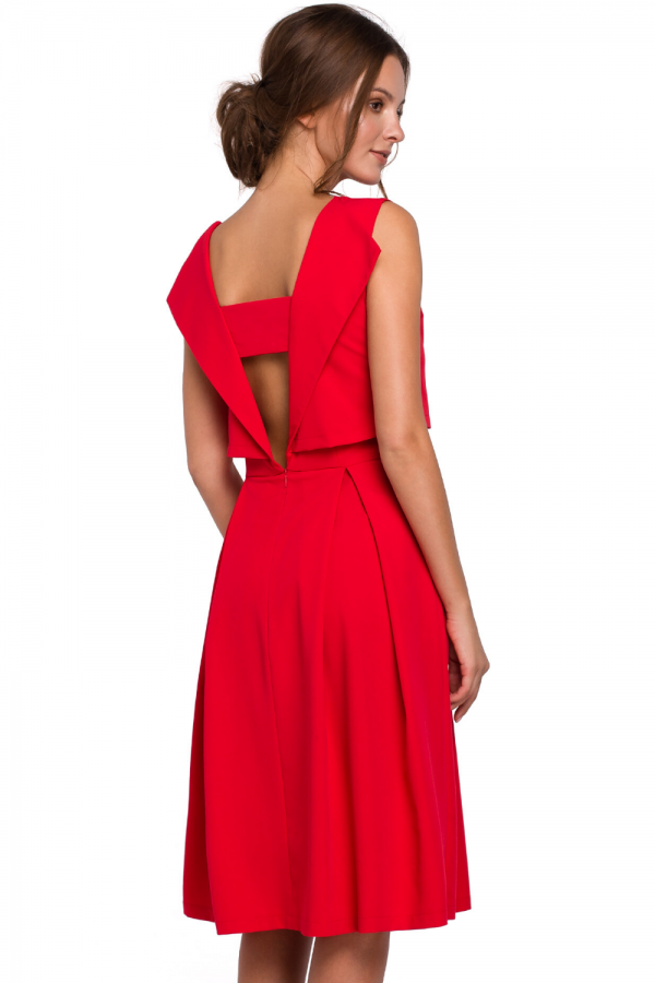 Elegancka rozkloszowana sukienka z dekoltem na plecach czerwona XL