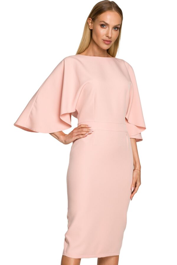 Sukienka elegancka ołówkowa z szerokimi rękawami pudrowa z pelerynką XL