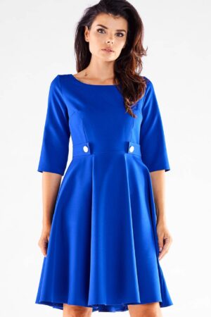 Elegancka sukienka rozkloszowana z ozdobnymi guzikami niebieska M