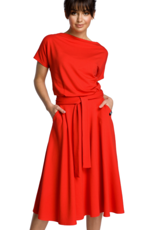Rozkloszowana sukienka midi z paskiem w talii zbluzowana góra czerwona L